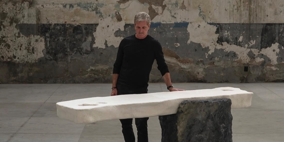 El mueble-escultura y las técnicas del arte popular