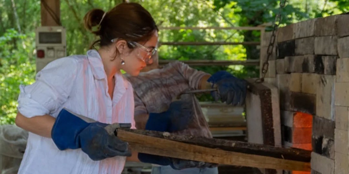 Una casa que enseña: escuela sensorial, taller compartido, vínculo profundo. Te invitamos a conocer Casa Ceniza.